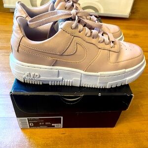 Nike Air Force 1 Pixel